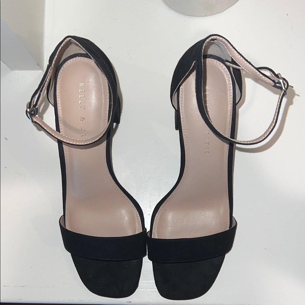BLACK HEELS